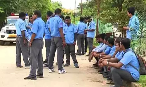 Bhubaneswar: अमा बस सेवा ठप, ड्राइवरों की वेतन हड़ताल जारी Bhubaneswar: अमा बस सेवा ठप, ड्राइवरों की वेतन हड़ताल जारी