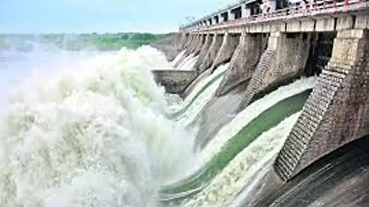 Telangana: भारी बारिश के कारण मूसी नदी उफान पर, पानी छोड़ने के लिए दस गेट खोले गए Telangana: भारी बारिश के कारण मूसी नदी उफान पर, पानी छोड़ने के लिए दस गेट खोले गए