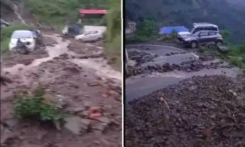 Himachal के एक गांव में बादल फटा, कई वाहन मलबे में दबे, खेत क्षतिग्रस्त Himachal के एक गांव में बादल फटा, कई वाहन मलबे में दबे, खेत क्षतिग्रस्त