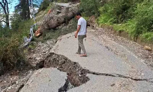 बिजली गुल, सड़कें अवरुद्ध, बंजार निवासियों ने CM से तत्काल राहत और बहाली कार्य की मांग की बिजली गुल, सड़कें अवरुद्ध, बंजार निवासियों ने CM से तत्काल राहत और बहाली कार्य की मांग की