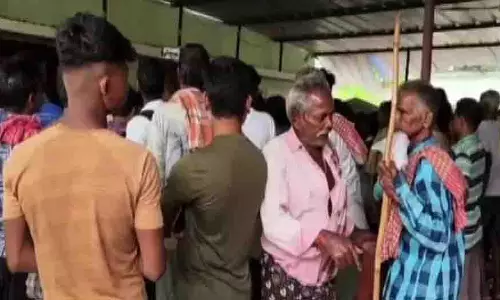 Odisha: उर्वरक की भारी कमी, किसानों को लंबा इंतजार करना पड़ रहा है Odisha: उर्वरक की भारी कमी, किसानों को लंबा इंतजार करना पड़ रहा है