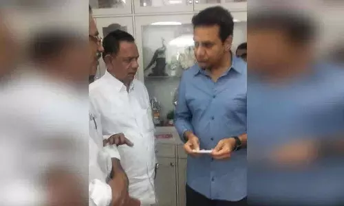 पूर्व मंत्री राजेशम गौड़ ने KTR से मुलाकात की पूर्व मंत्री राजेशम गौड़ ने KTR से मुलाकात की