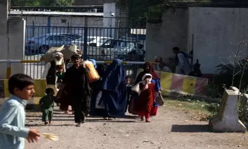 पाकिस्तान: शरणार्थी शिविर में 21 वर्षीय अफगान महिला से गैंगरेप पाकिस्तान: शरणार्थी शिविर में 21 वर्षीय अफगान महिला से गैंगरेप