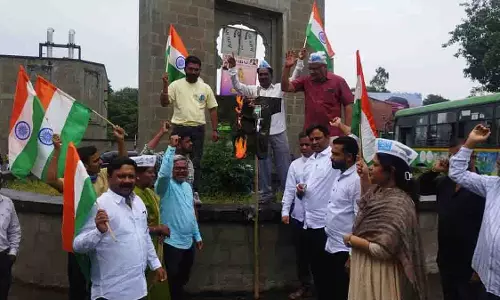 Pune: आम आदमी पार्टी ने भारत-पाकिस्तान एशिया कप मैच का विरोध किया Pune: आम आदमी पार्टी ने भारत-पाकिस्तान एशिया कप मैच का विरोध किया