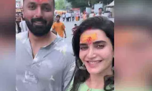 Karishma Tanna: पति वरुण बंगेरा संग किए महाकालेश्वर के दर्शन