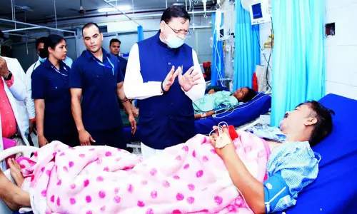 CM धामी ने दून मेडिकल कॉलेज का निरीक्षण किया, स्वास्थ्य सेवाओं की समीक्षा की