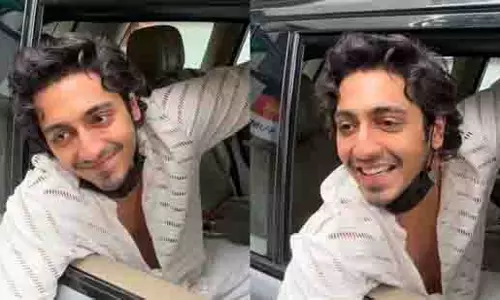 Ahaan Pandey: नए वीडियो में पपराज़ी संग की मस्ती, बने पुकी प्रो मैक्स Ahaan Pandey: नए वीडियो में पपराज़ी संग की मस्ती, बने पुकी प्रो मैक्स