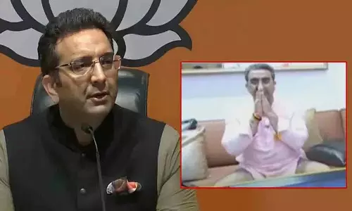 बिना पायजामा पहने टीवी डिबेट में शामिल हुए बीजेपी नेता.. वीडियो वायरल बिना पायजामा पहने टीवी डिबेट में शामिल हुए बीजेपी नेता.. वीडियो वायरल
