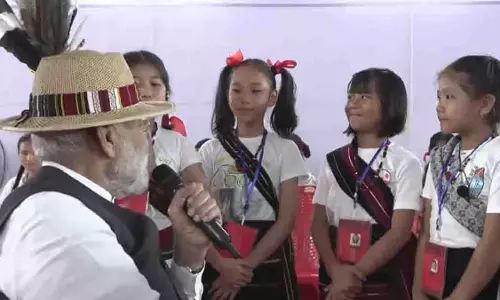 मणिपुर दौरे पर PM मोदी ने बच्चों के गीत और नृत्य का आनंद लिया