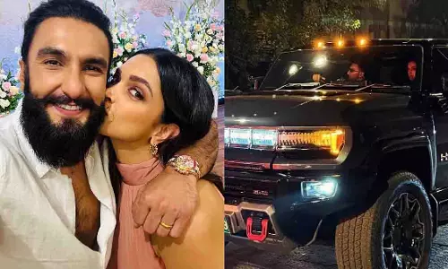 रणवीर सिंह ने दीपिका पादुकोण को नई ₹4.57 करोड़ की हमर EV 3X में घुमाया रणवीर सिंह ने दीपिका पादुकोण को नई ₹4.57 करोड़ की हमर EV 3X में घुमाया