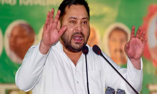 तेजस्वी यादव पहुंचे मुजफ्फरपुर, नीतीश कुमार को बताया डुप्लीकेट मुख्यमंत्री