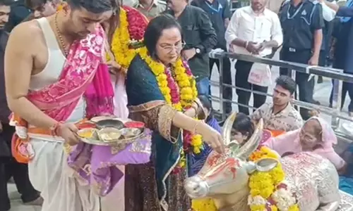 जया प्रदा ने किए बाबा महाकाल के दर्शन, पीएम मोदी के अपमान पर कांग्रेस को लताड़ा