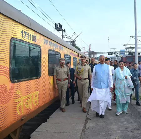 तेजस एक्सप्रेस से मुंबई रवाना हुए राज्यपाल आचार्य देवव्रत, महाराष्ट्र की अतिरिक्त जिम्मेदारी संभालेंगे तेजस एक्सप्रेस से मुंबई रवाना हुए राज्यपाल आचार्य देवव्रत, महाराष्ट्र की अतिरिक्त जिम्मेदारी संभालेंगे