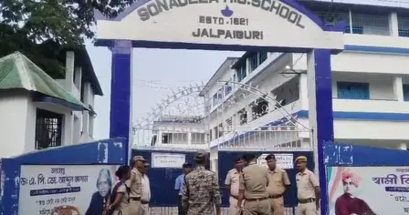 बंगाल शिक्षक परीक्षा: दूसरे राउंड में दो लाख से अधिक अभ्यर्थी दे रहे परीक्षा बंगाल शिक्षक परीक्षा: दूसरे राउंड में दो लाख से अधिक अभ्यर्थी दे रहे परीक्षा