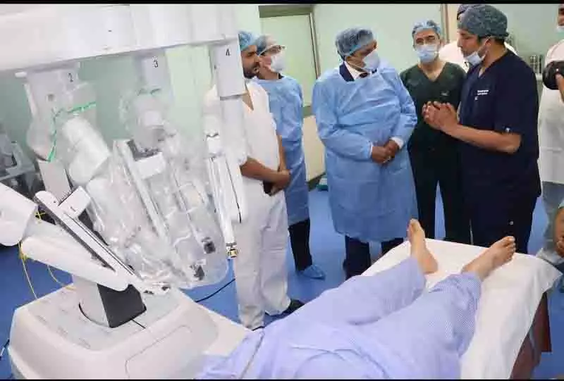 Himachal: टांडा कॉलेज में पहली बार रोबोटिक सर्जरी की गई Himachal: टांडा कॉलेज में पहली बार रोबोटिक सर्जरी की गई