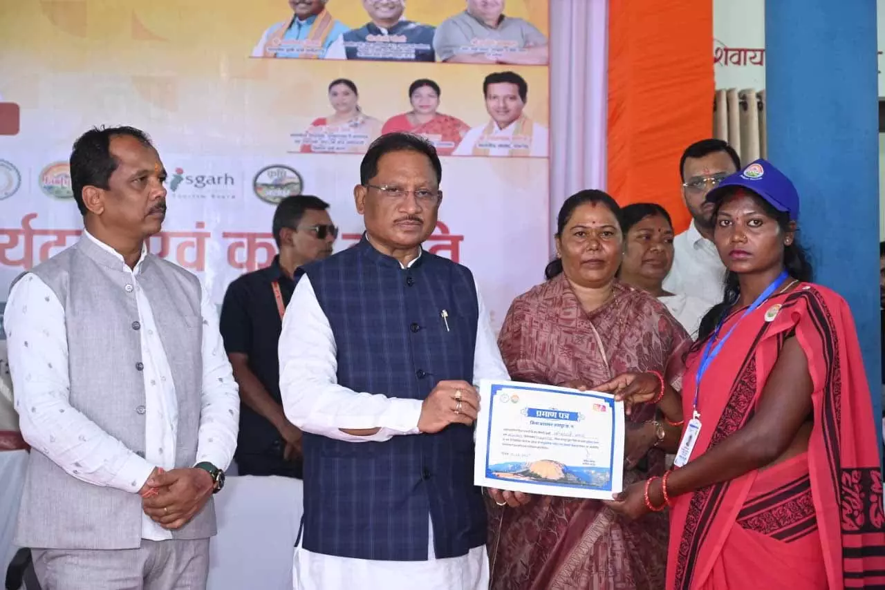 जशपुर अब पर्यटन और कृषि क्रांति की दिशा में तेजी से अग्रसर : CM विष्णुदेव साय जशपुर अब पर्यटन और कृषि क्रांति की दिशा में तेजी से अग्रसर : CM विष्णुदेव साय