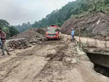 BRO ने जम्मू-कश्मीर के कठुआ में महत्वपूर्ण संपर्क मार्ग बहाल किया BRO ने जम्मू-कश्मीर के कठुआ में महत्वपूर्ण संपर्क मार्ग बहाल किया