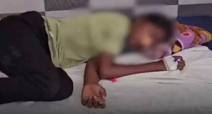 मोबाइल के लिए जहर खा गया, पिता ने लगाई थी फटकार मोबाइल के लिए जहर खा गया, पिता ने लगाई थी फटकार