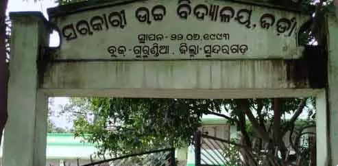 छात्रावास में बंद बक्से से छात्र को बचाया गया छात्रावास में बंद बक्से से छात्र को बचाया गया