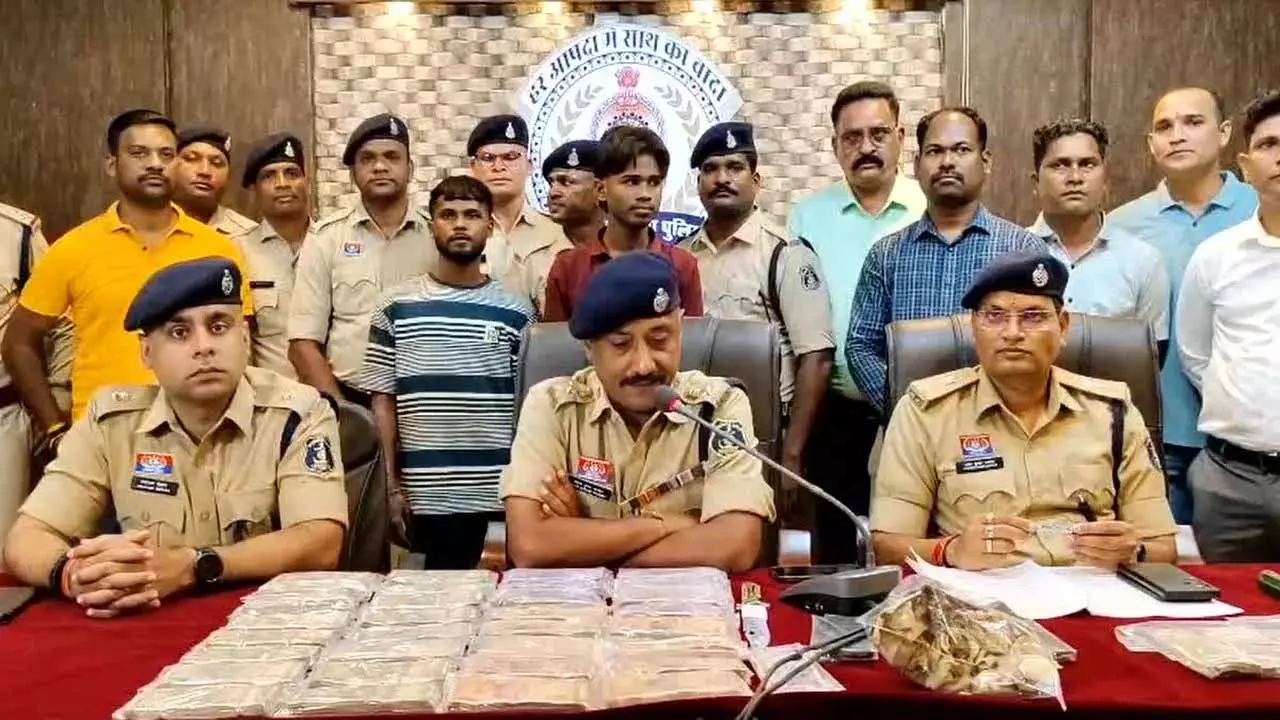 नौकर ने दवा व्यापारी के 10 लाख लूटे थे, सहयोगियों के साथ गिरफ्तार नौकर ने दवा व्यापारी के 10 लाख लूटे थे, सहयोगियों के साथ गिरफ्तार