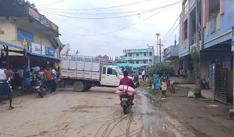 Asifabad में यातायात अवरुद्ध करने पर कांग्रेस नेता की तीखी आलोचना Asifabad में यातायात अवरुद्ध करने पर कांग्रेस नेता की तीखी आलोचना
