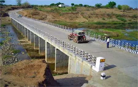 प्रधानमंत्री ग्राम सड़क योजना के अंतर्गत अब तक 7.83 लाख किलोमीटर की सड़कों का हुआ निर्माण; 9,891 पुल भी बने प्रधानमंत्री ग्राम सड़क योजना के अंतर्गत अब तक 7.83 लाख किलोमीटर की सड़कों का हुआ निर्माण; 9,891 पुल भी बने