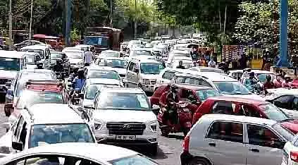 Mumbai: एलफिंस्टन ब्रिज गिराने से हड़कंप, विरोध प्रदर्शन और कर्फ्यू लागू Mumbai: एलफिंस्टन ब्रिज गिराने से हड़कंप, विरोध प्रदर्शन और कर्फ्यू लागू
