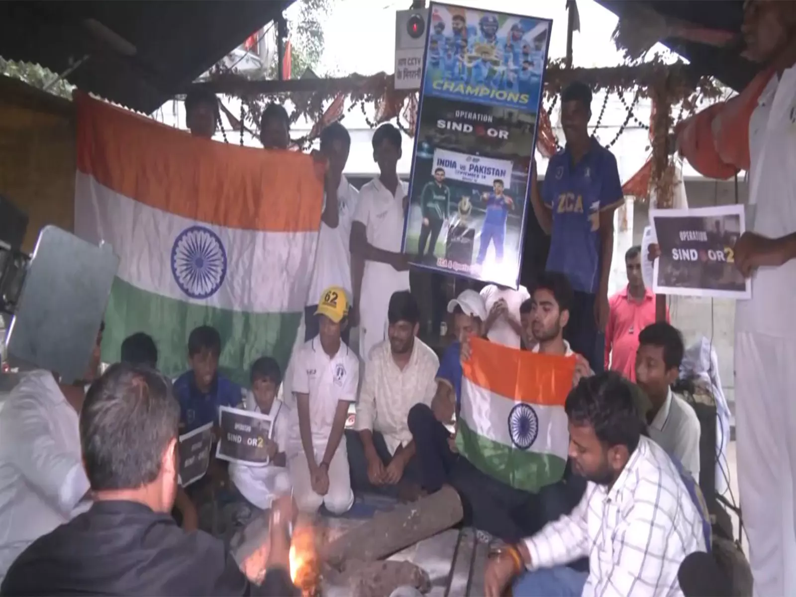 Asia Cup: पाकिस्तान के खिलाफ जीत के लिए भारतीय प्रशंसकों की दुआएं Asia Cup: पाकिस्तान के खिलाफ जीत के लिए भारतीय प्रशंसकों की दुआएं