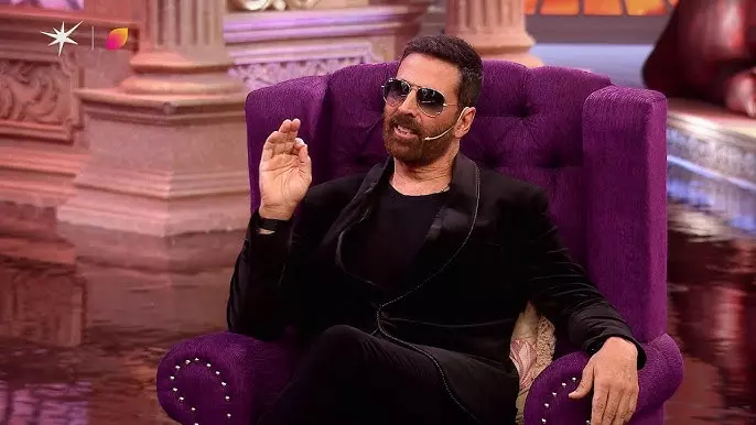 Akshay Kumar ने शहबाज बदेशा से मृदुल को फ्रेंच किस करना सिखाने को कहा Akshay Kumar ने शहबाज बदेशा से मृदुल को फ्रेंच किस करना सिखाने को कहा