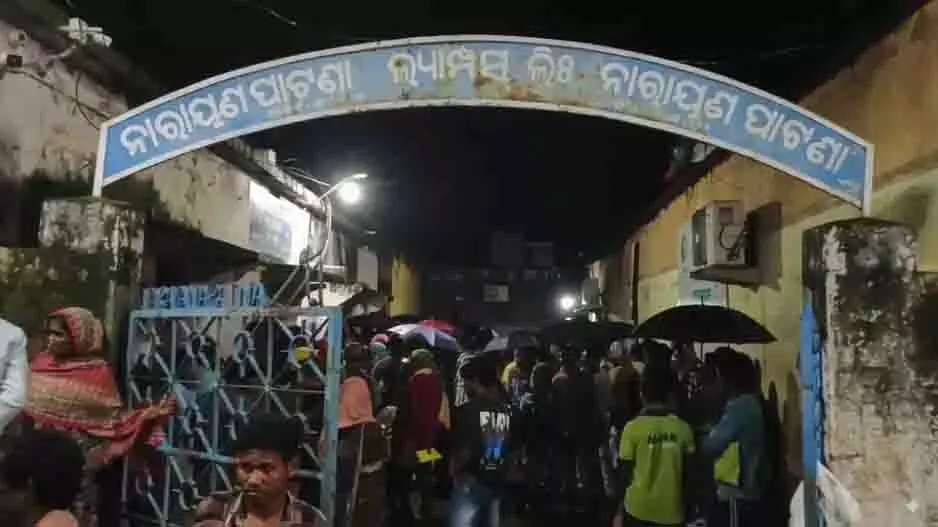 उर्वरक की कमी से Odisha में किसानों का विरोध प्रदर्शन उर्वरक की कमी से Odisha में किसानों का विरोध प्रदर्शन