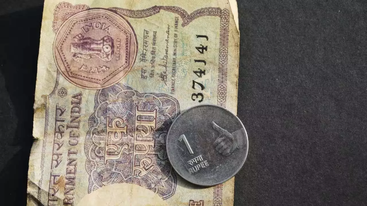 भारत में बैंकों में क्षतिग्रस्त या फटे हुए नोटों को कैसे बदलें? भारत में बैंकों में क्षतिग्रस्त या फटे हुए नोटों को कैसे बदलें?