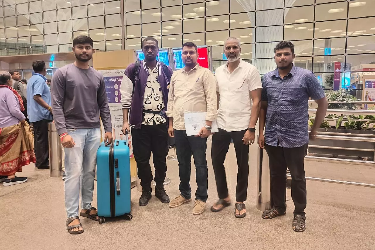 Hyderabad पुलिस ने ड्रग मामले में गिरफ्तारी के बाद सूडानी नागरिक को निर्वासित किया Hyderabad पुलिस ने ड्रग मामले में गिरफ्तारी के बाद सूडानी नागरिक को निर्वासित किया