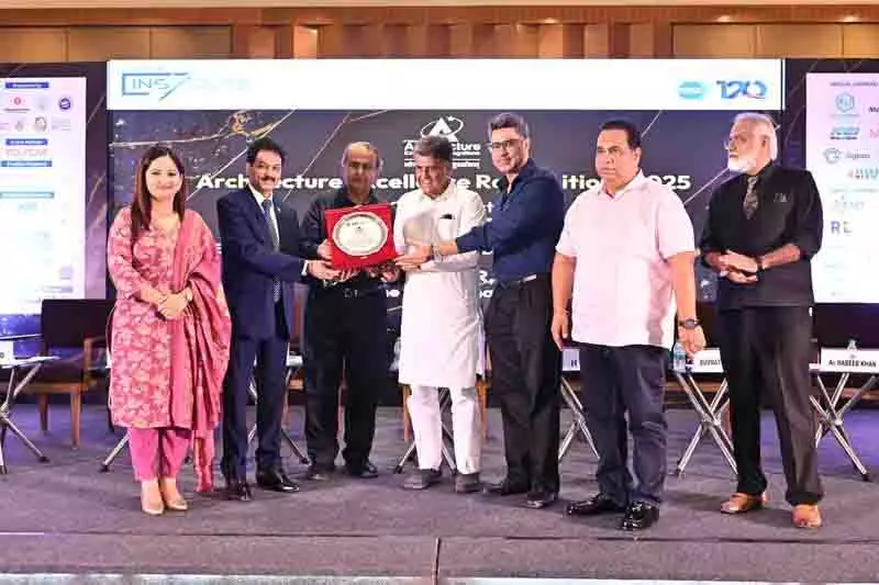 चैंबर ऑफ कॉमर्स ने Chandigarh में चौथे आर्किटेक्चरल एक्सीलेंस अवार्ड्स का आयोजन किया चैंबर ऑफ कॉमर्स ने Chandigarh में चौथे आर्किटेक्चरल एक्सीलेंस अवार्ड्स का आयोजन किया