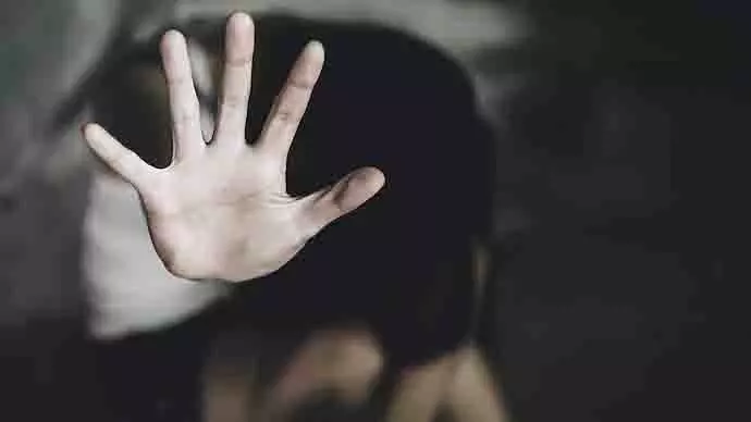 Gwalior: दो चौकीदारों ने 45 वर्षीय महिला से सामूहिक बलात्कार किया Gwalior: दो चौकीदारों ने 45 वर्षीय महिला से सामूहिक बलात्कार किया