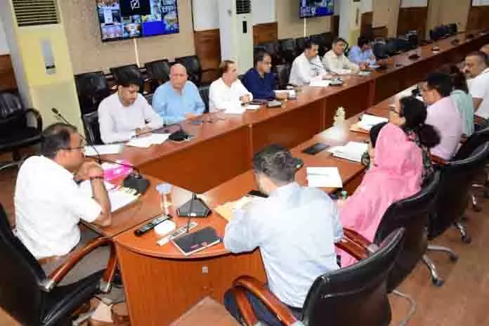 Div Com ने बाढ़ के बाद की बहाली और राहत उपायों की समीक्षा की Div Com ने बाढ़ के बाद की बहाली और राहत उपायों की समीक्षा की