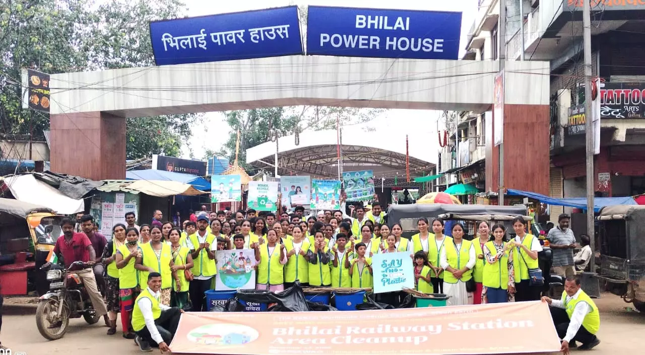 भिलाई पावर हाउस रेलवे स्टेशन पर ASEZ WAO का सफाई अभियान भिलाई पावर हाउस रेलवे स्टेशन पर ASEZ WAO का सफाई अभियान