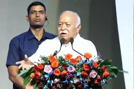 इंदौर में मोहन भागवत ने चींटी से सीख लेकर जीवन जीने का दिया मंत्र इंदौर में मोहन भागवत ने चींटी से सीख लेकर जीवन जीने का दिया मंत्र