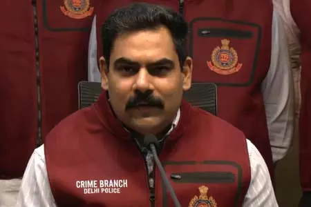 दिल्ली में हथियारों की बड़ी खेप बरामद, चार आरोपी गिरफ्तार दिल्ली में हथियारों की बड़ी खेप बरामद, चार आरोपी गिरफ्तार