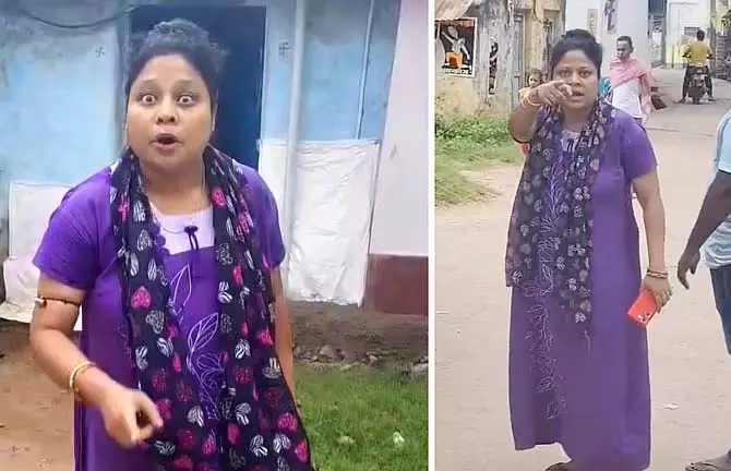 Kharagpur में भाजपा नेता ममता बनर्जी ने एक कार्यकर्ता पर सरेआम जूते फेंके, हंगामा Kharagpur में भाजपा नेता ममता बनर्जी ने एक कार्यकर्ता पर सरेआम जूते फेंके, हंगामा