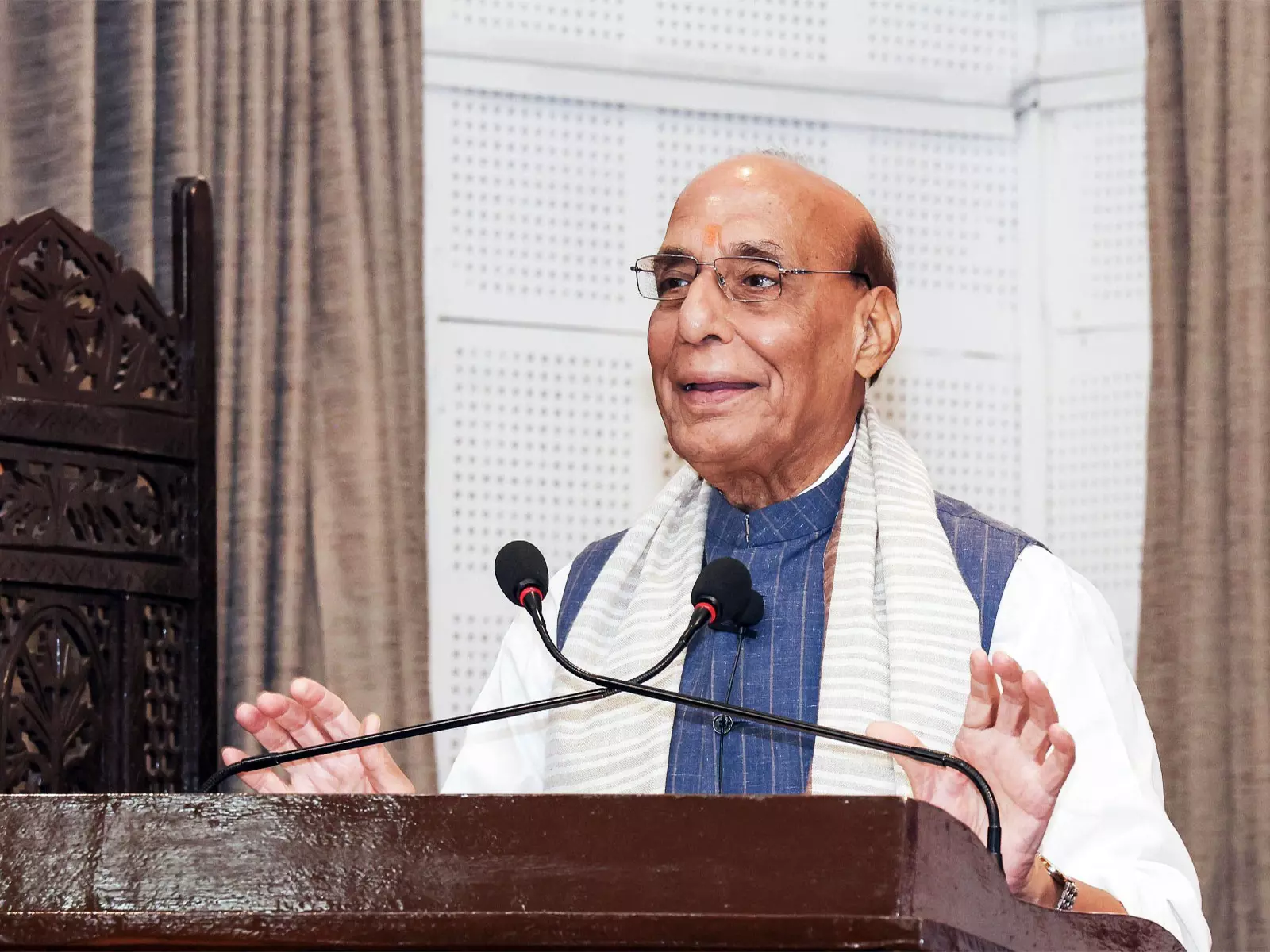 रक्षा मंत्री राजनाथ सिंह ने रक्षा खरीद नियमावली 2025 को दी मंजूरी रक्षा मंत्री राजनाथ सिंह ने रक्षा खरीद नियमावली 2025 को दी मंजूरी