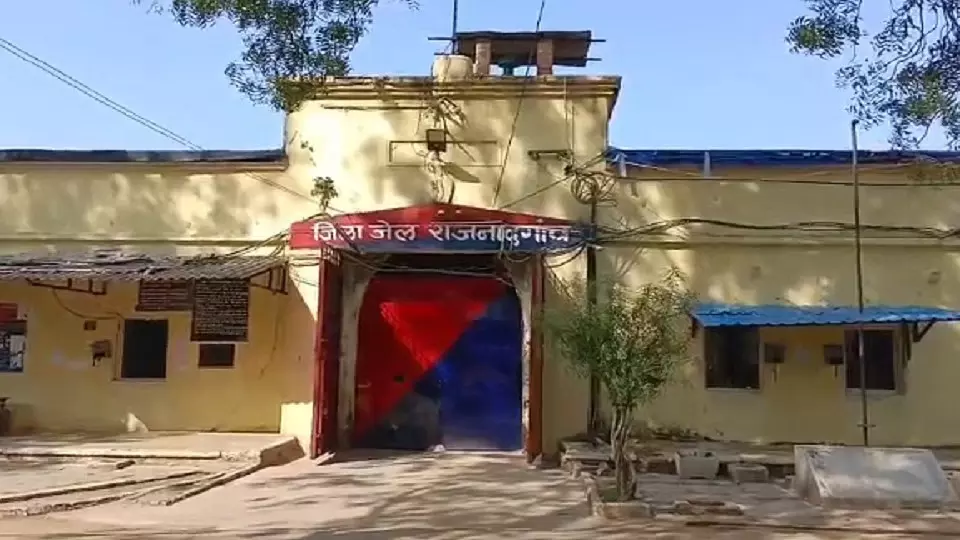 कैदियों के बीच गैंगवार, जिला जेल में हड़कंप कैदियों के बीच गैंगवार, जिला जेल में हड़कंप