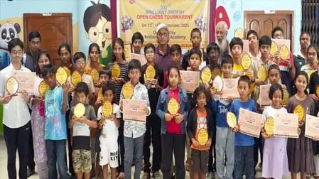 हैदराबाद में 232वां ब्रिलियंट ट्रॉफी शतरंज टूर्नामेंट: रिषि पल्लागानी और के श्री चरणतेज ने जीते शीर्ष पुरस्कार हैदराबाद में 232वां ब्रिलियंट ट्रॉफी शतरंज टूर्नामेंट: रिषि पल्लागानी और के श्री चरणतेज ने जीते शीर्ष पुरस्कार