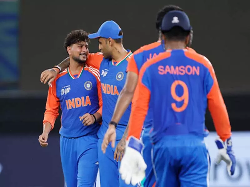 Asia Cup: ऑपरेशन व्हाइट बॉल में जीत का दीपक जला गए कुलदीप, फिरकी में फंसा पाकिस्तान Asia Cup: ऑपरेशन व्हाइट बॉल में जीत का दीपक जला गए कुलदीप, फिरकी में फंसा पाकिस्तान