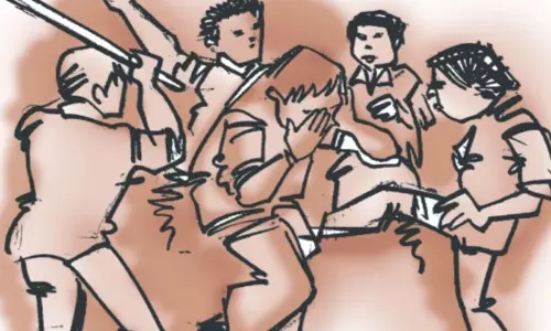 लाठी से शिक्षक की पिटाई, छात्रा के पिता पर आरोप