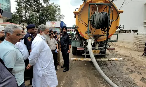 Haryana : पार्टी पर निशाना साधने के एक दिन बाद विज ने समर्थकों के साथ समय बिताया