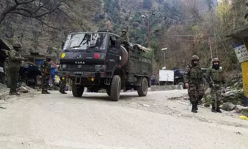 गुलमर्ग के ऊपरी इलाकों में बड़े पैमाने पर आतंकवाद विरोधी अभियान जारी