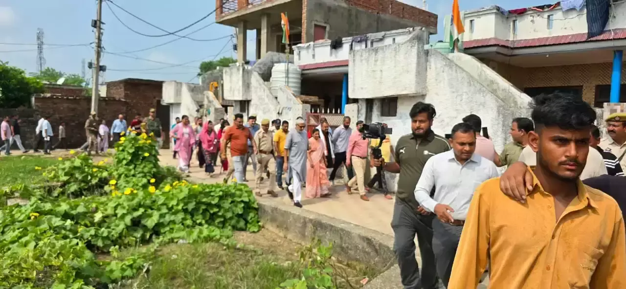 Gandhinagar: जम्मू-कश्मीर संकट में केंद्र का साथ, मंत्री निमुबेन का बयान