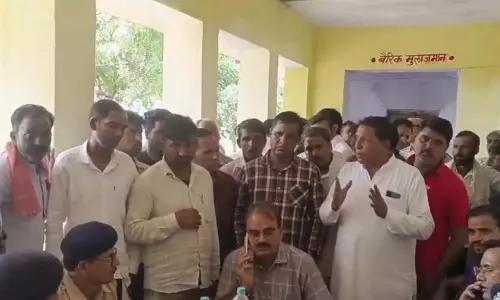 90 से ज्यादा बच्चे बीमार, मिड-डे मील से फूड प्वाइजनिंग का सनसनीखेज मामला सामने आया 90 से ज्यादा बच्चे बीमार, मिड-डे मील से फूड प्वाइजनिंग का सनसनीखेज मामला सामने आया