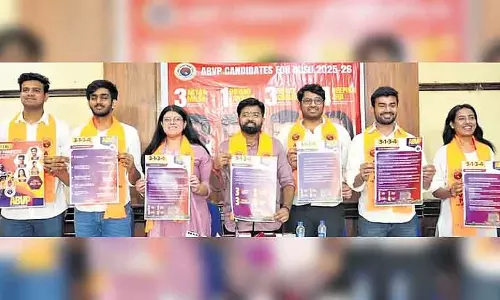 एबीवीपी, एसएफआई-आइसा ने दिल्ली विश्वविद्यालय चुनाव घोषणापत्र जारी किया एबीवीपी, एसएफआई-आइसा ने दिल्ली विश्वविद्यालय चुनाव घोषणापत्र जारी किया
