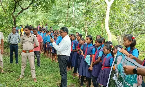 जल-जंगल यात्रा में विद्यार्थियों को वन एवं पर्यावरण संरक्षण की दी गई जानकारी